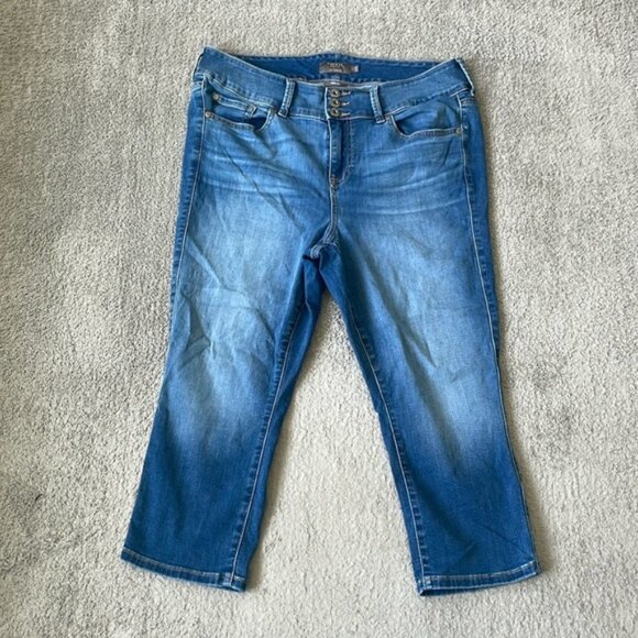 EC Torrid Medium Wash Crop Jeggings - Size 16 - Picture 1 of 5